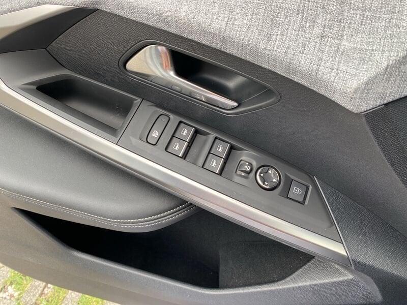 Peugeot e-3008 E-3008 (73kWh) 210 CV GT