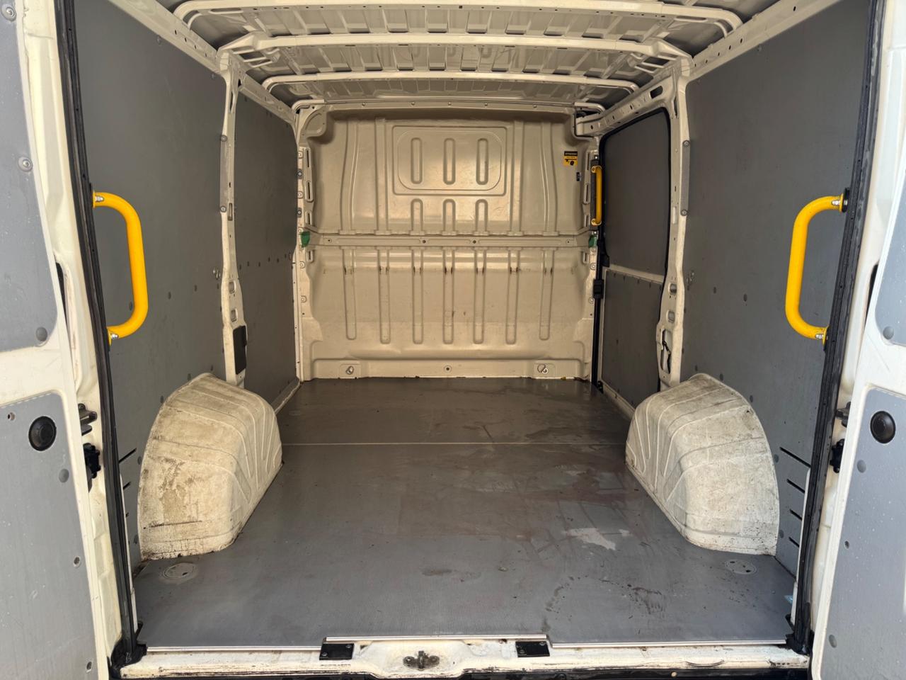 Peugeot Boxer 328 2.2 BlueHDi 120 S&S PC-TN Furgone