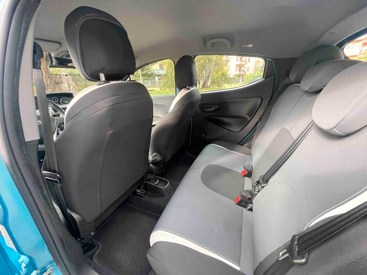 Lancia Ypsilon 1.2 69 CV 5 porte Elefantino NEOPATENTATI