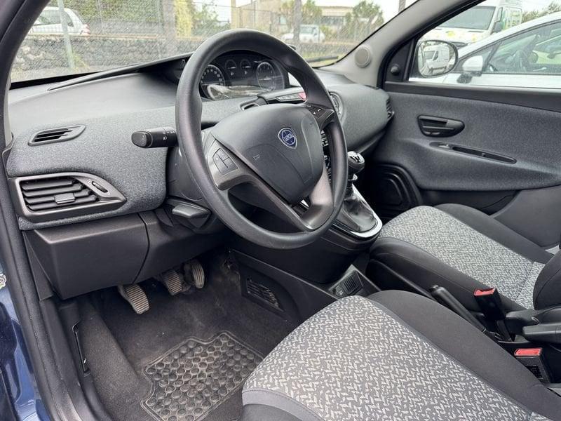 Lancia Ypsilon 1.0 FireFly 5 porte S&S Hybrid Silver