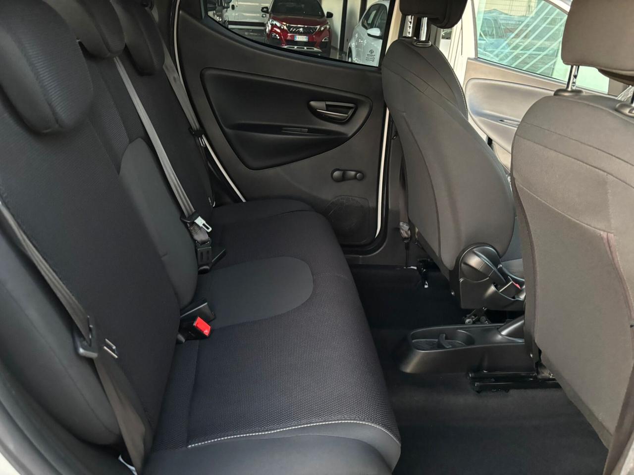 Lancia Ypsilon 1.2 69 CV 5 porte GPL Momo design