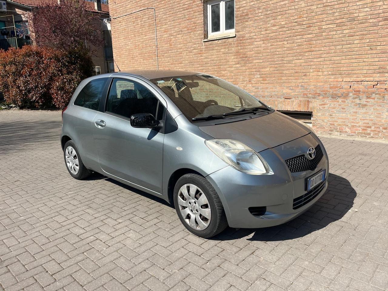 Toyota Yaris 1.0 5 porte