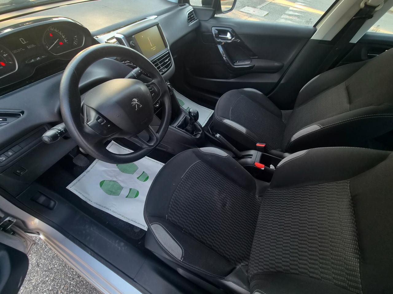 Peugeot 208 Benzina 1.2 E6 82cv neopatentati