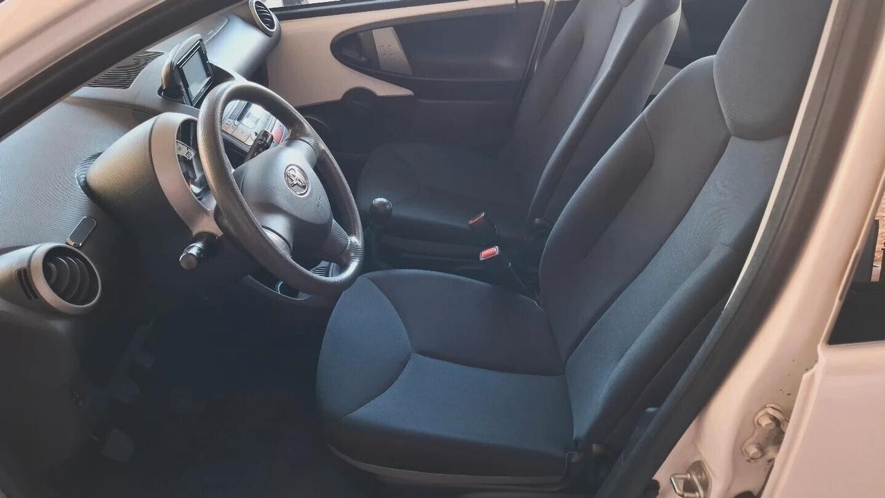 Toyota Aygo 1.0 12V VVT-i 5 porte Active Connect