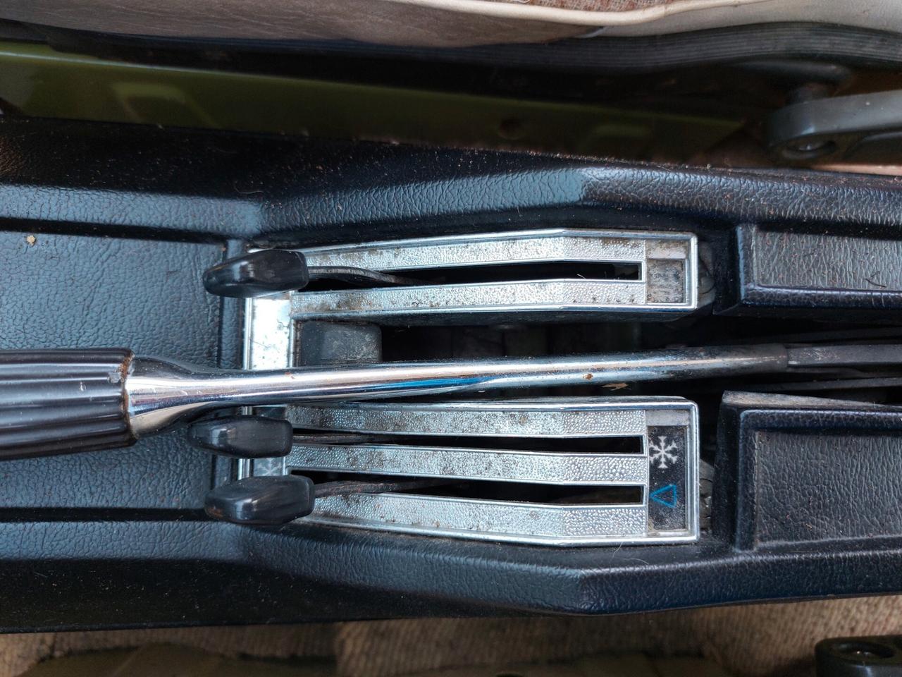 Fiat 124 Coupe 1800 del 1973 con aria-condizionata