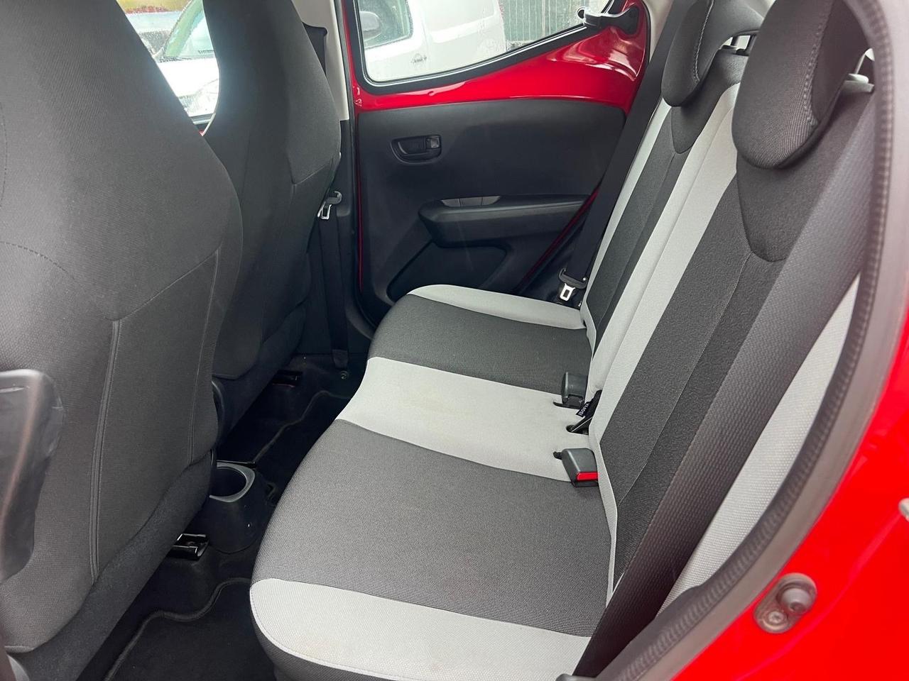 Toyota Aygo 1.0 VVT-i 69 CV 5 porte x-play