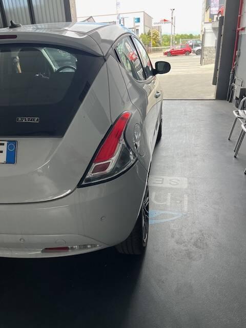 Lancia Ypsilon 1.0 firefly hybrid Gold s&s 70cv