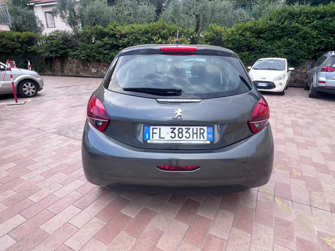 Peugeot 208 PureTech 82 5 porte Allure