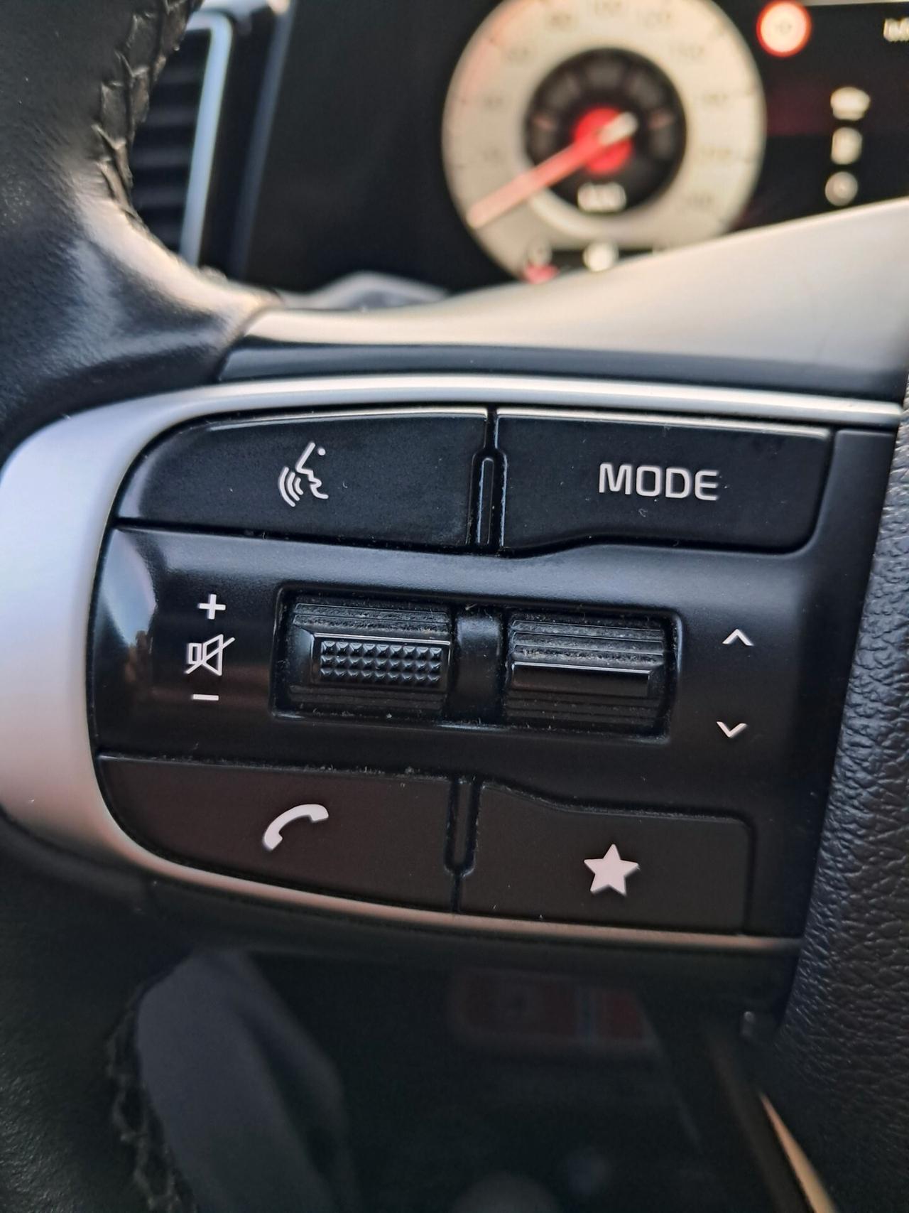 Kia Sportage 1.6 CRDI-136cv*B-LED*NAVY*RADAR