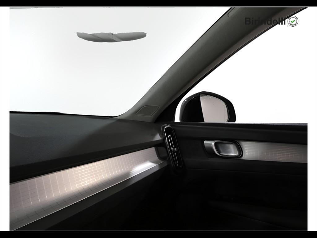 VOLVO XC40 (2017-->) - XC40 T3 Geartronic Momentum