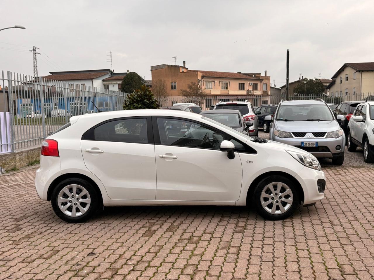 Kia Rio 1.1 CRDi 5p. Cool