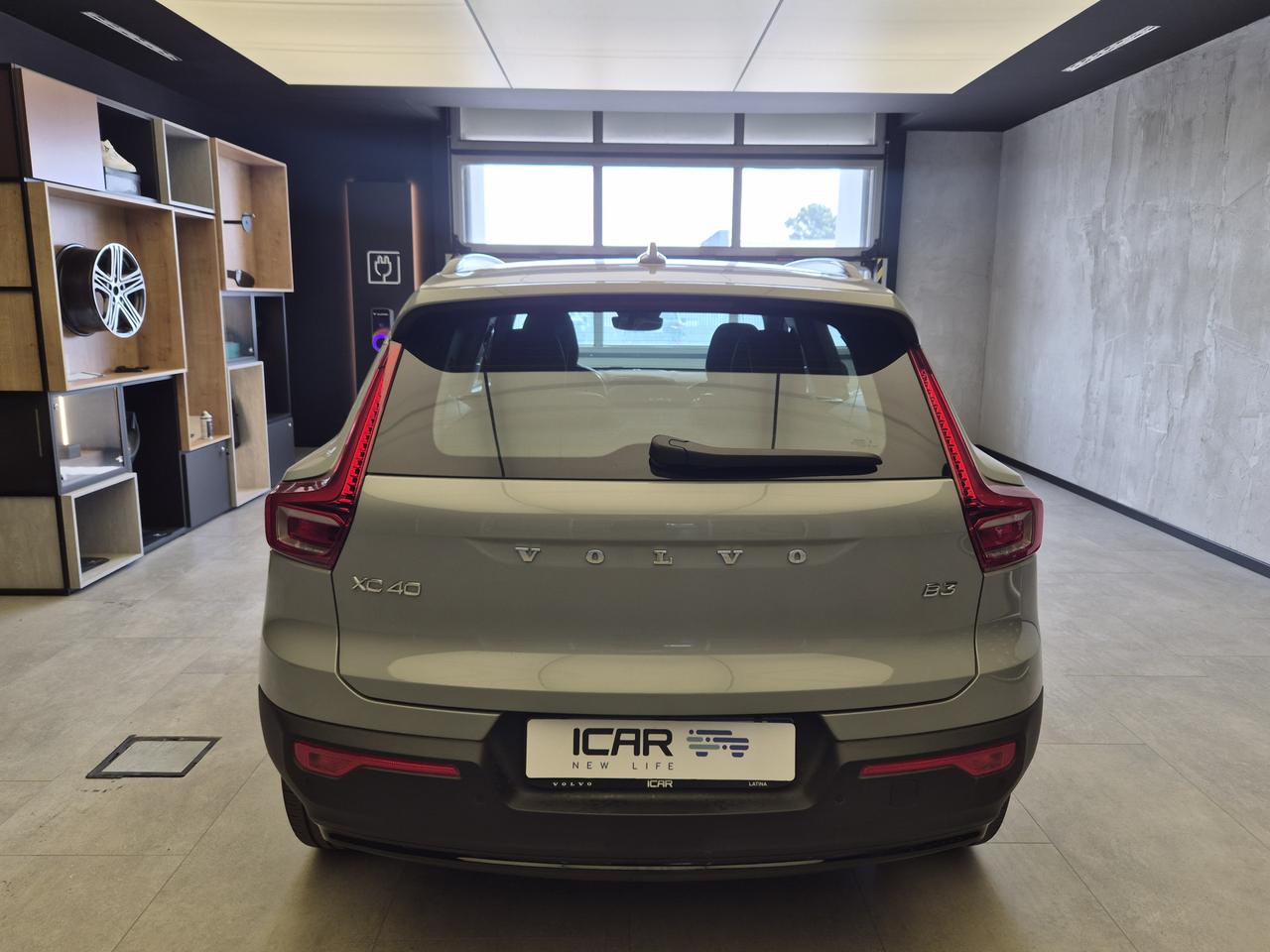 VOLVO XC40 - XC40 2.0 b3 Ultimate Dark auto