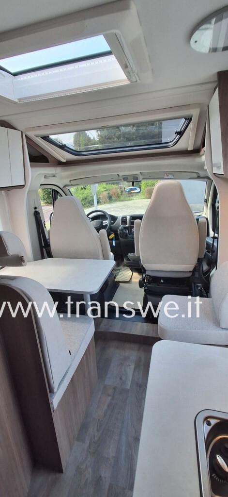 Carado V132 Pro+ camper van con letto matrimoniale posteriore