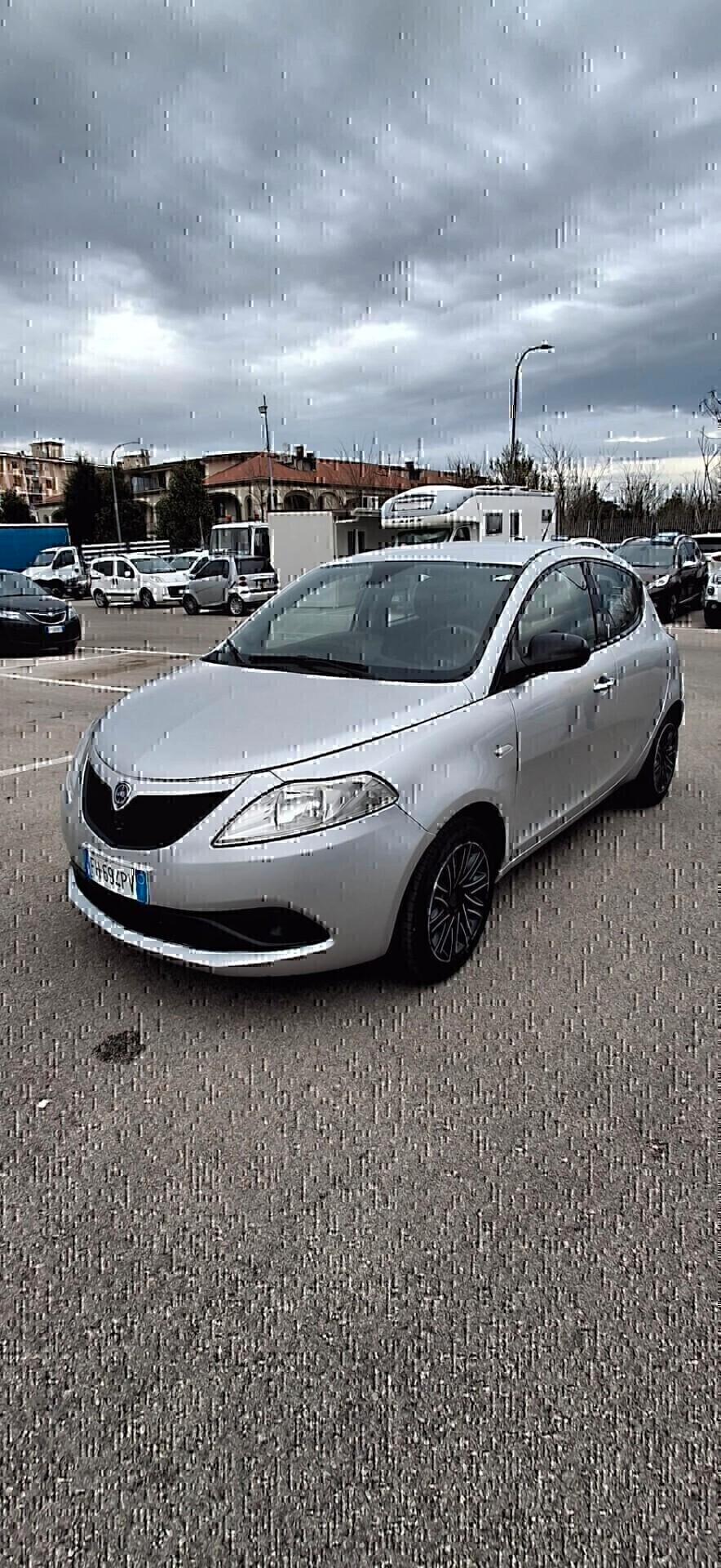 Lancia Ypsilon 1.2 69 CV 5 porte GPL Ecochic Platinum