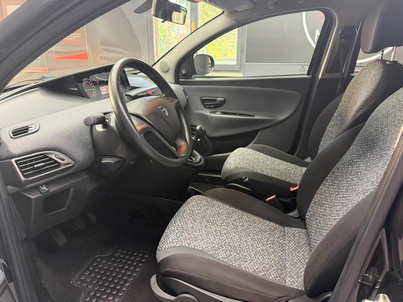 Lancia Ypsilon 1.2 69 CV 5 porte GPL Ecochic Black and Noir