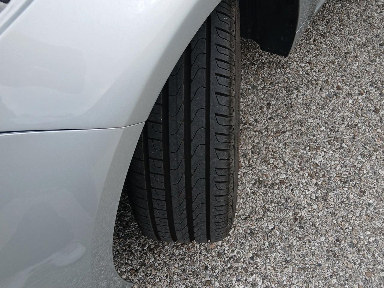 Toyota Corolla 1.8h Business cvt