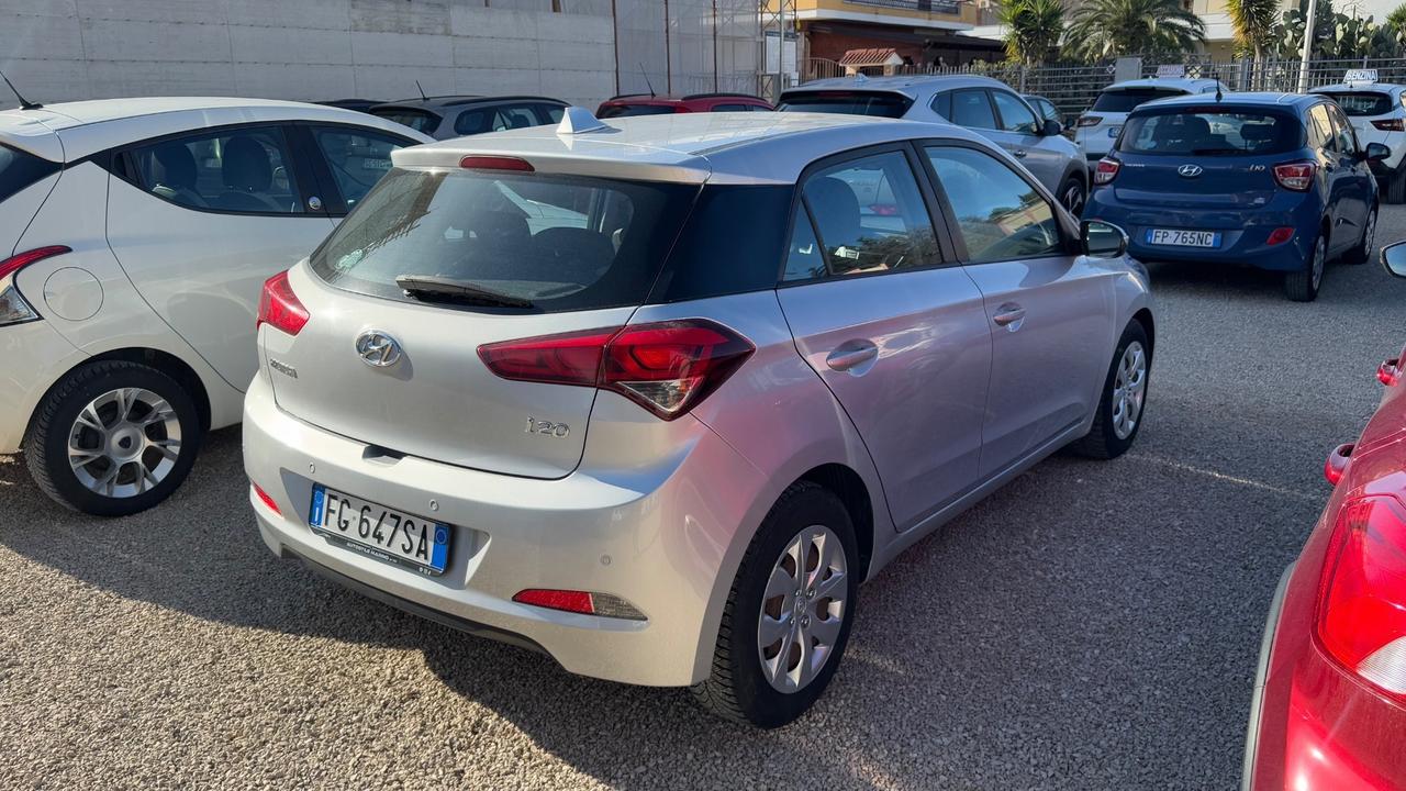 Hyundai i20 1.1 CRDi 12V 5 porte Comfort-2017