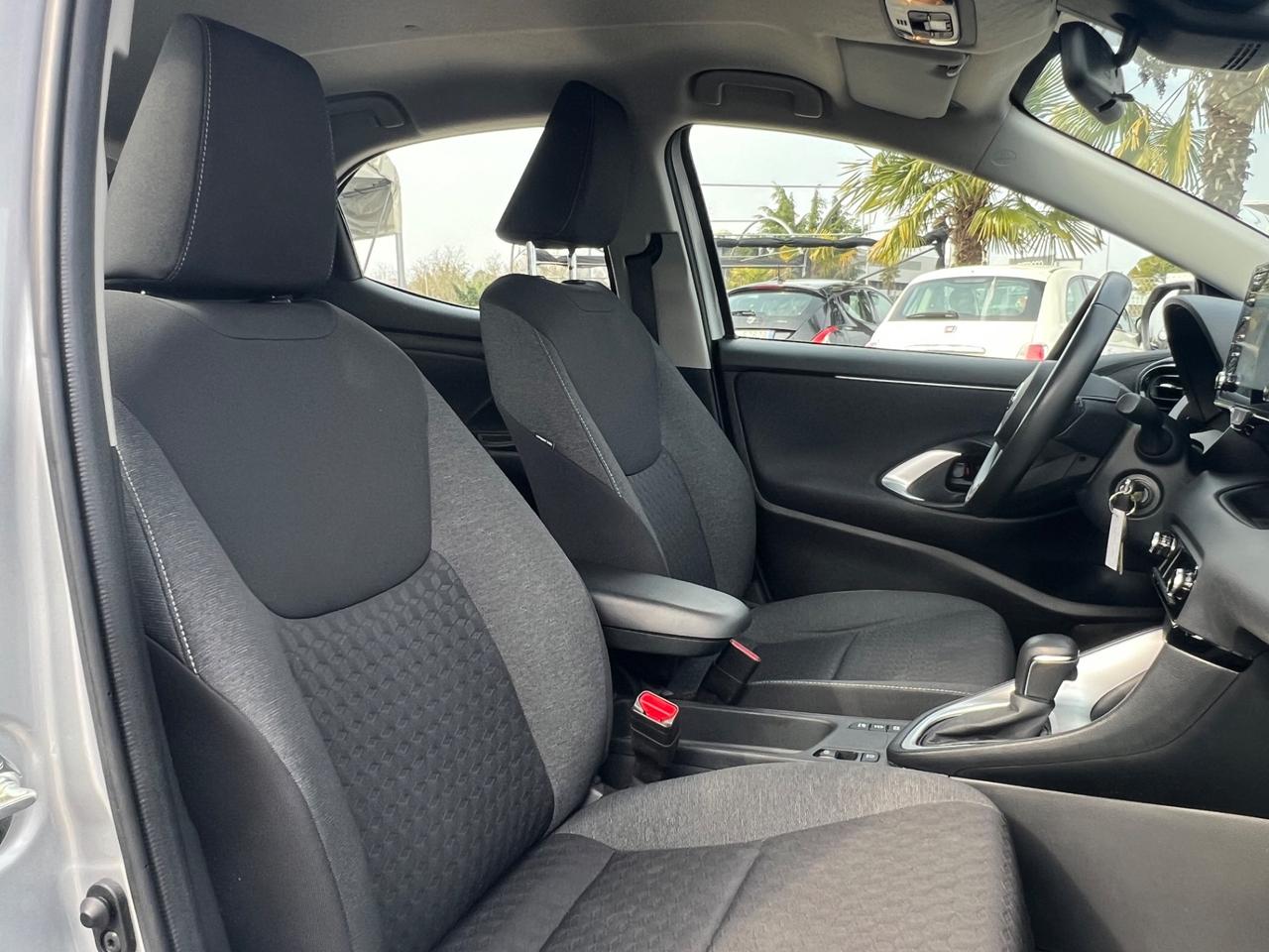 Toyota Yaris 1.5 Hybrid 5 porte Business FINANZIABILE