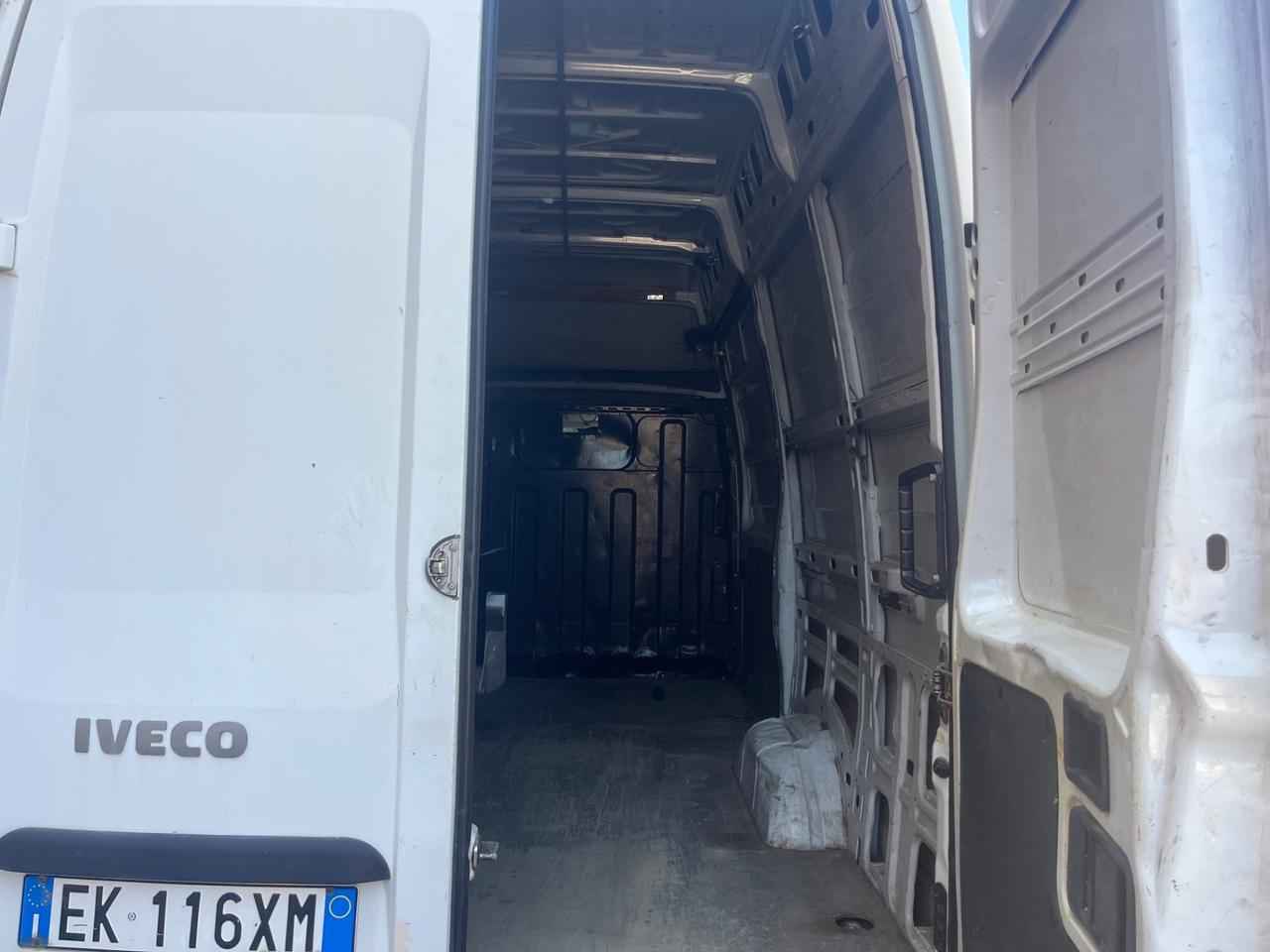 IVECO DAILY 2011 2.3 DIESEL FURGONATO 244.00 KM