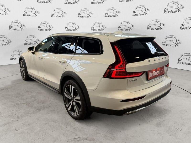 Volvo V60 Cross Country B4 D AWD autom. ULTIMATE