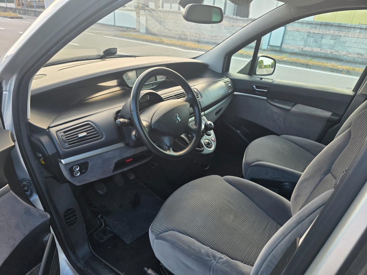 Peugeot 807 2.0 hdi 163cv con Gancio traino