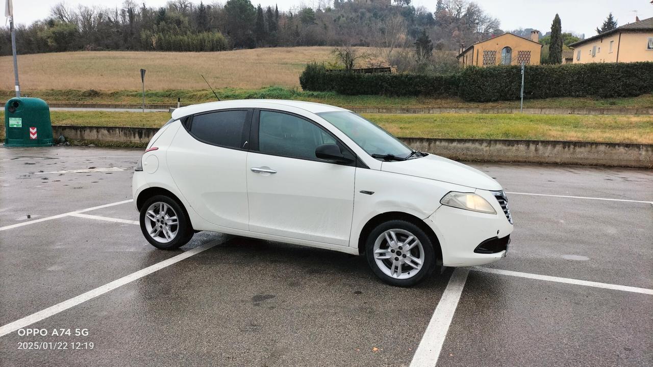Lancia Ypsilon 1.2 69 CV Platino