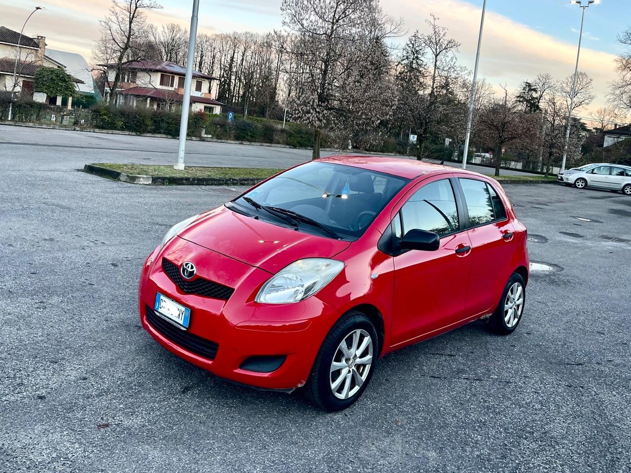 Toyota Yaris 1.0 5 porte