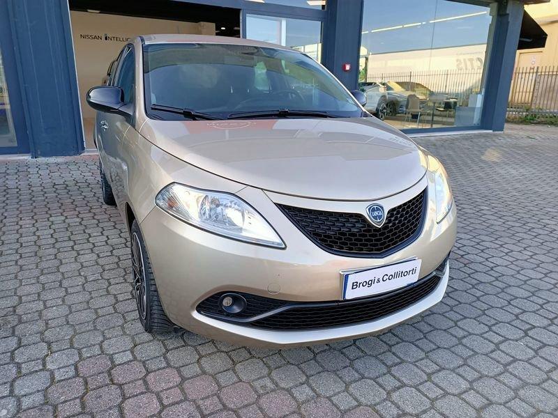 Lancia Ypsilon 1.0 firefly hybrid Gold s&s 70cv 5 Porte 1.0 FireFly Hybrid 70cv Gold S&S