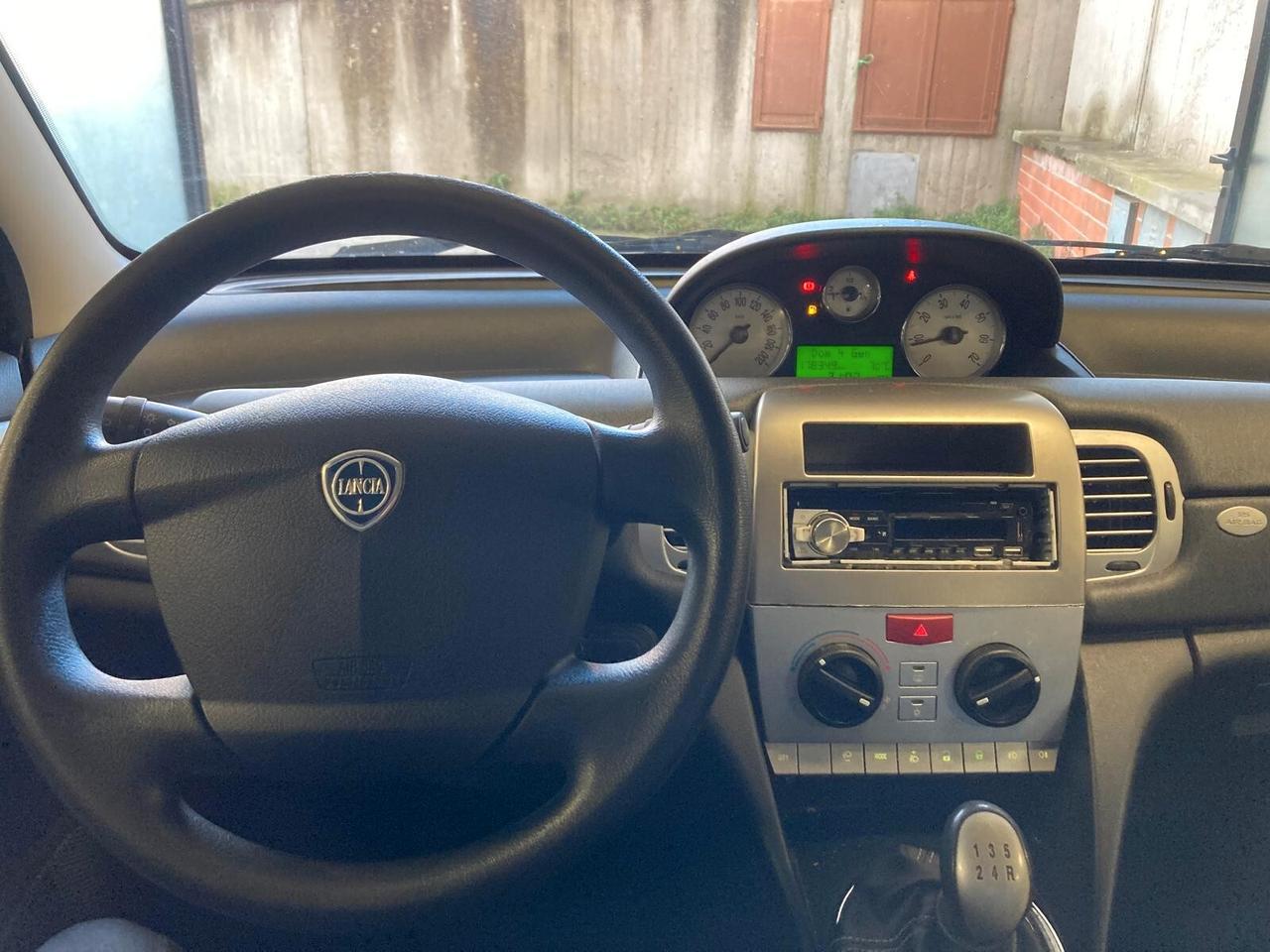 Lancia Ypsilon 1.2 69 CV Unyca