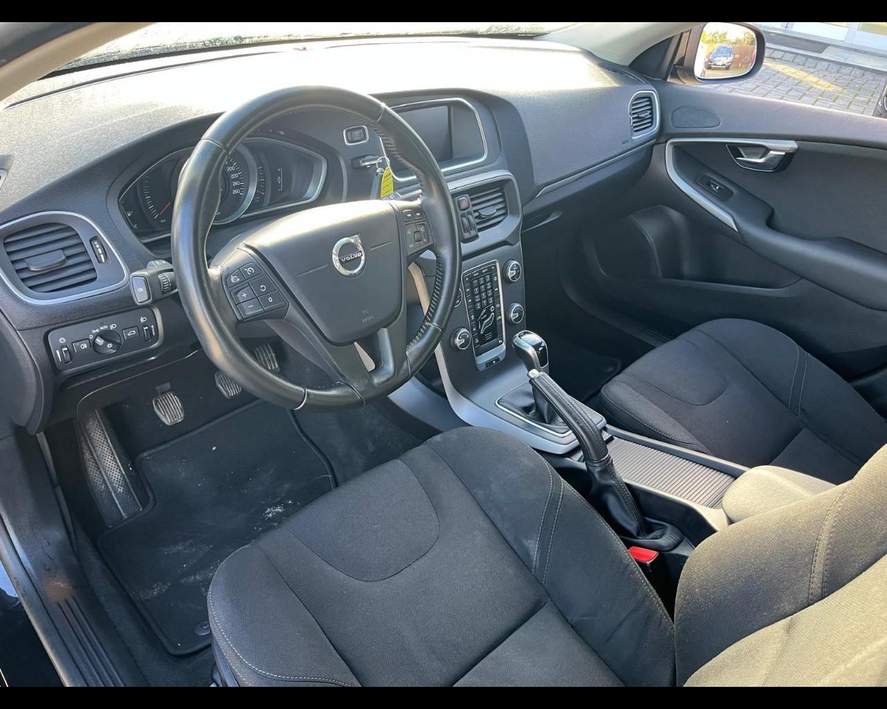 VOLVO V40 (2012-2020) - V40 D2 Business
