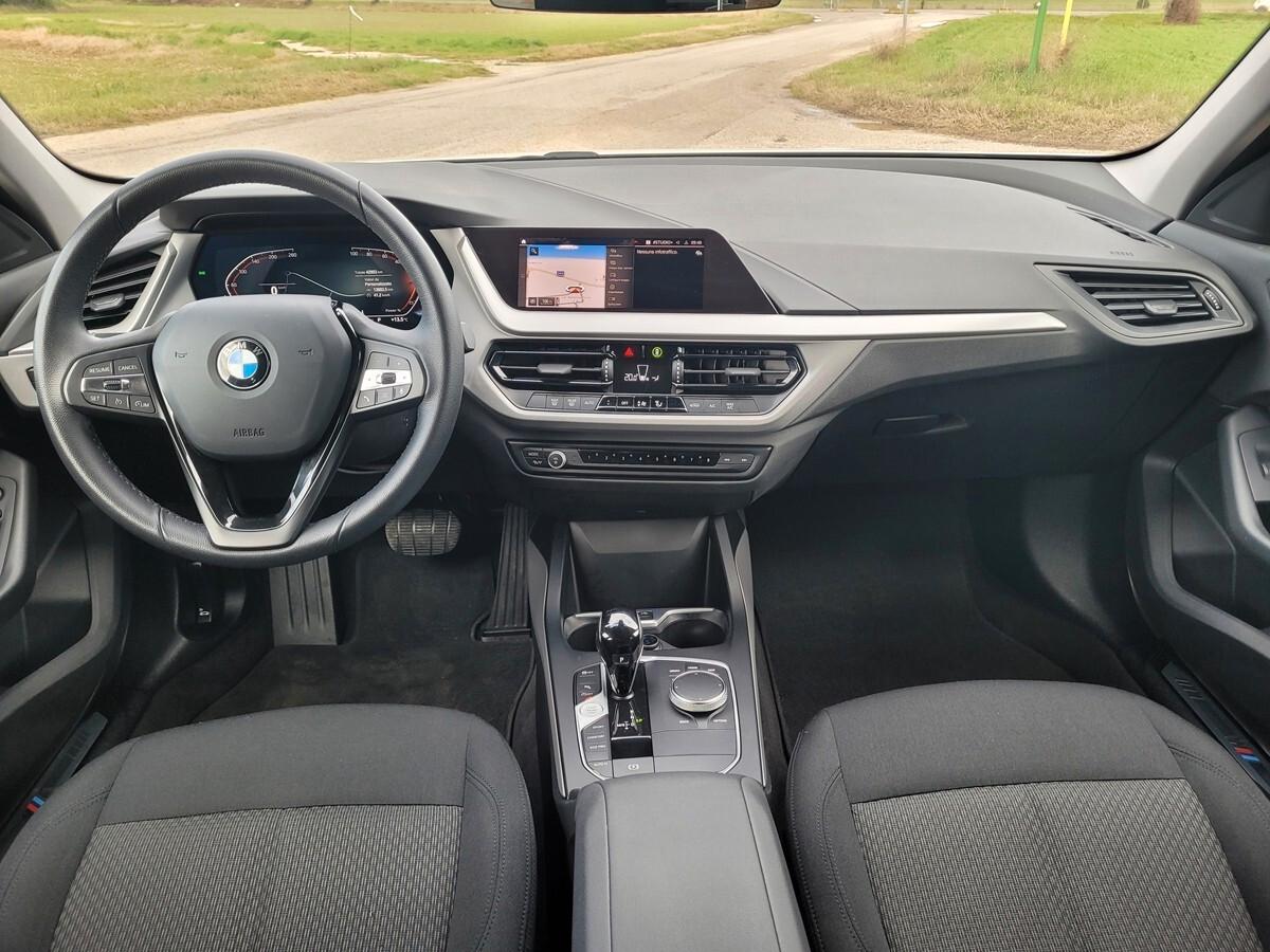 Bmw 116 i 5p. Msport Exterior