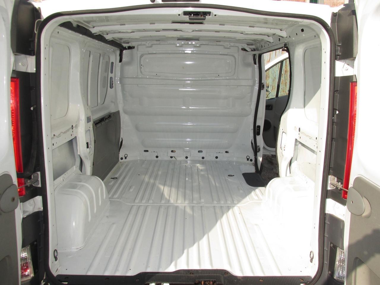 Nissan Primastar FURGONE CHIUSO CON 3 POSTI A SEDERE