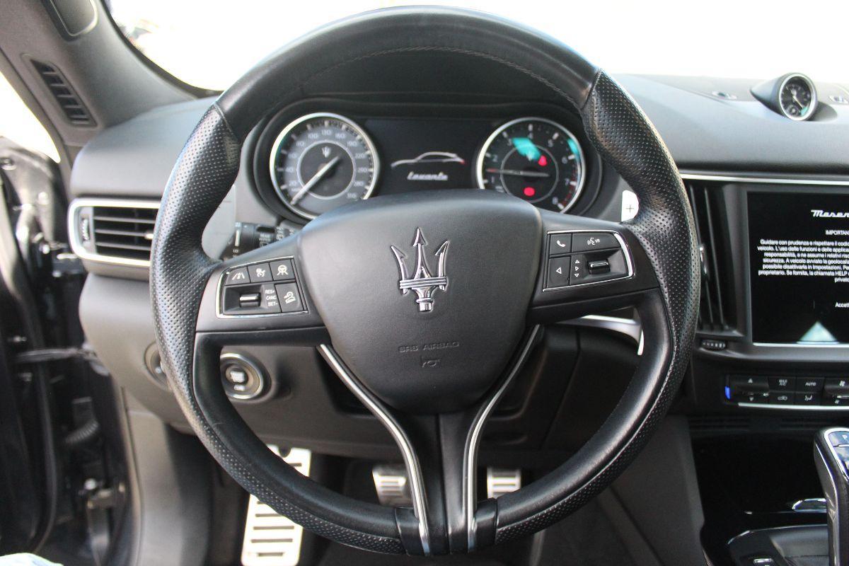 MASERATI - Levante