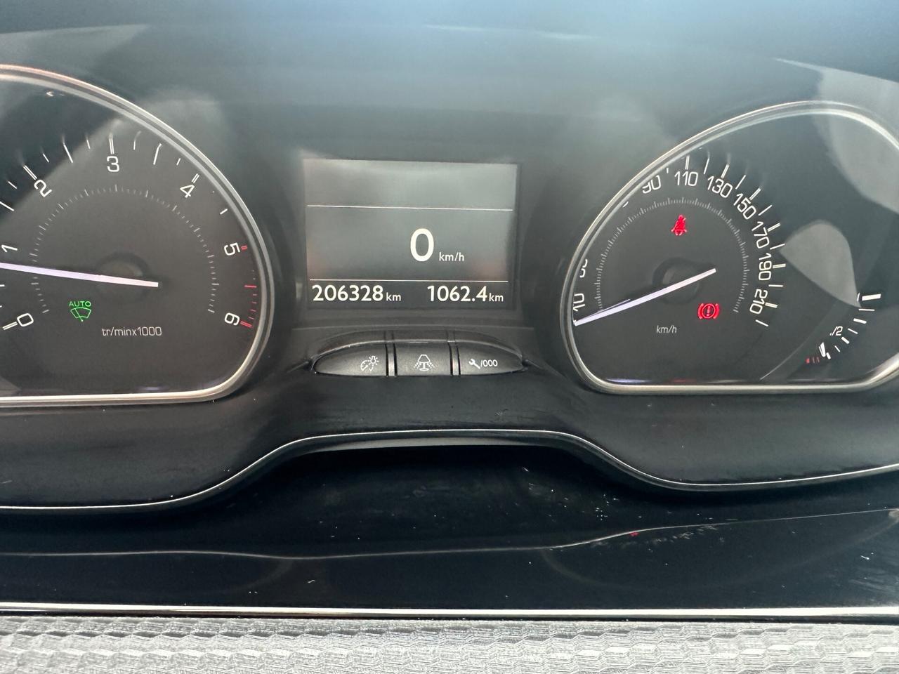 Peugeot 2008 BlueHDi 100 Allure
