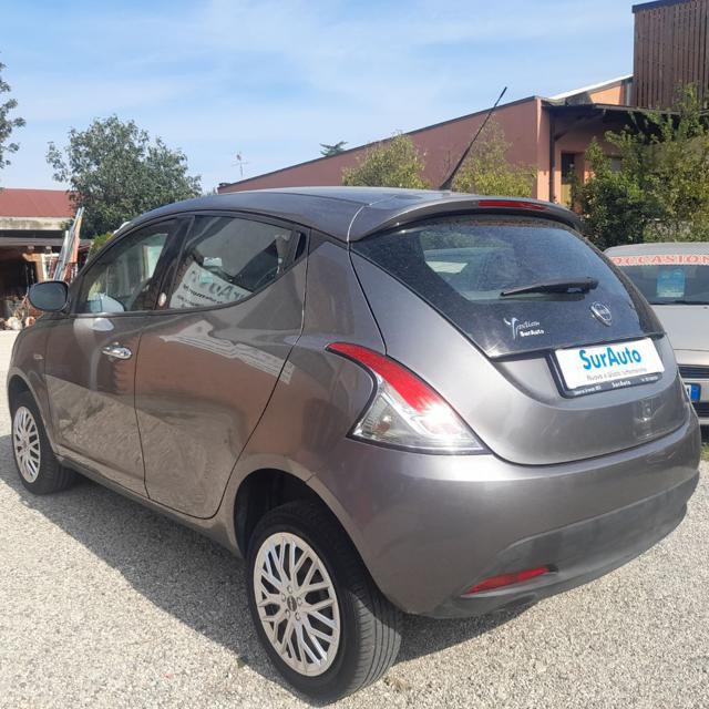 LANCIA Ypsilon Metano Ecochic Silver