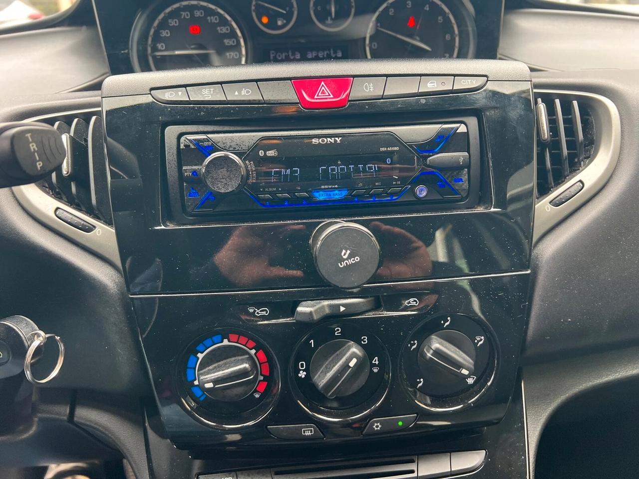 LANCIA YPSILON 1.2 69cv 5p SILVER NEOPATENTATI