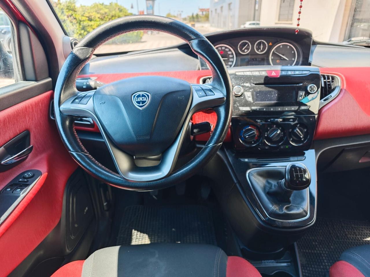 Lancia Ypsilon LANCIA YPSLON BLACK&RED 1.3 JTD 95CV STOP&START