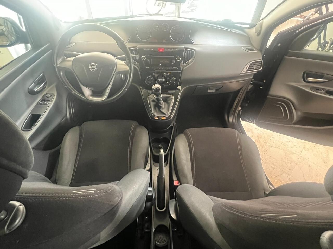 Lancia Ypsilon 1.2 69 CV 5 porte S&S Silver