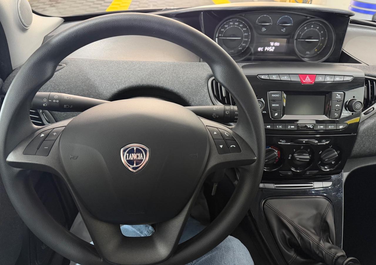 Lancia Ypsilon 1.0 FireFly 5 porte S&S Hybrid Silver Plus