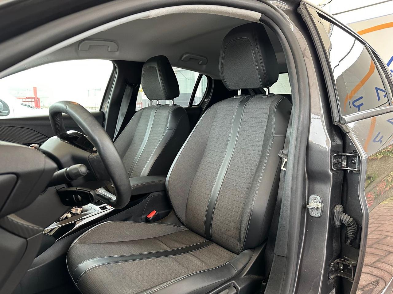 Peugeot 208 Allure Pack 1.2 PureTech 100 #7911