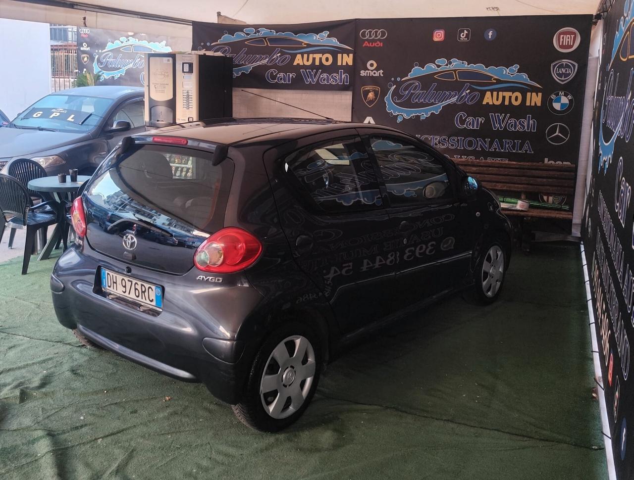 Toyota Aygo 1.0 12V VVT-i 5 porte Sol
