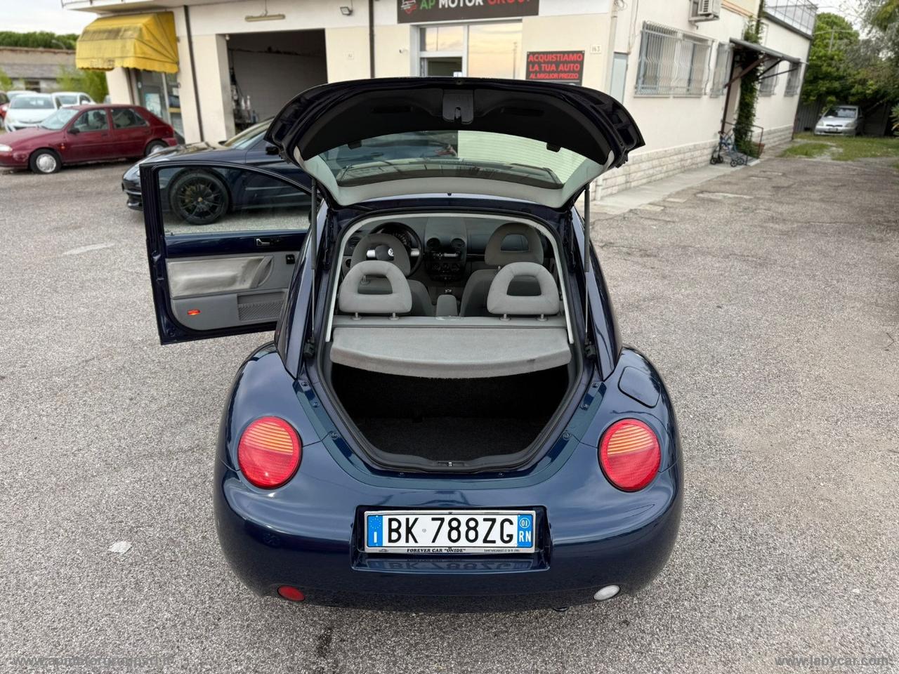 VOLKSWAGEN New Beetle 1.6