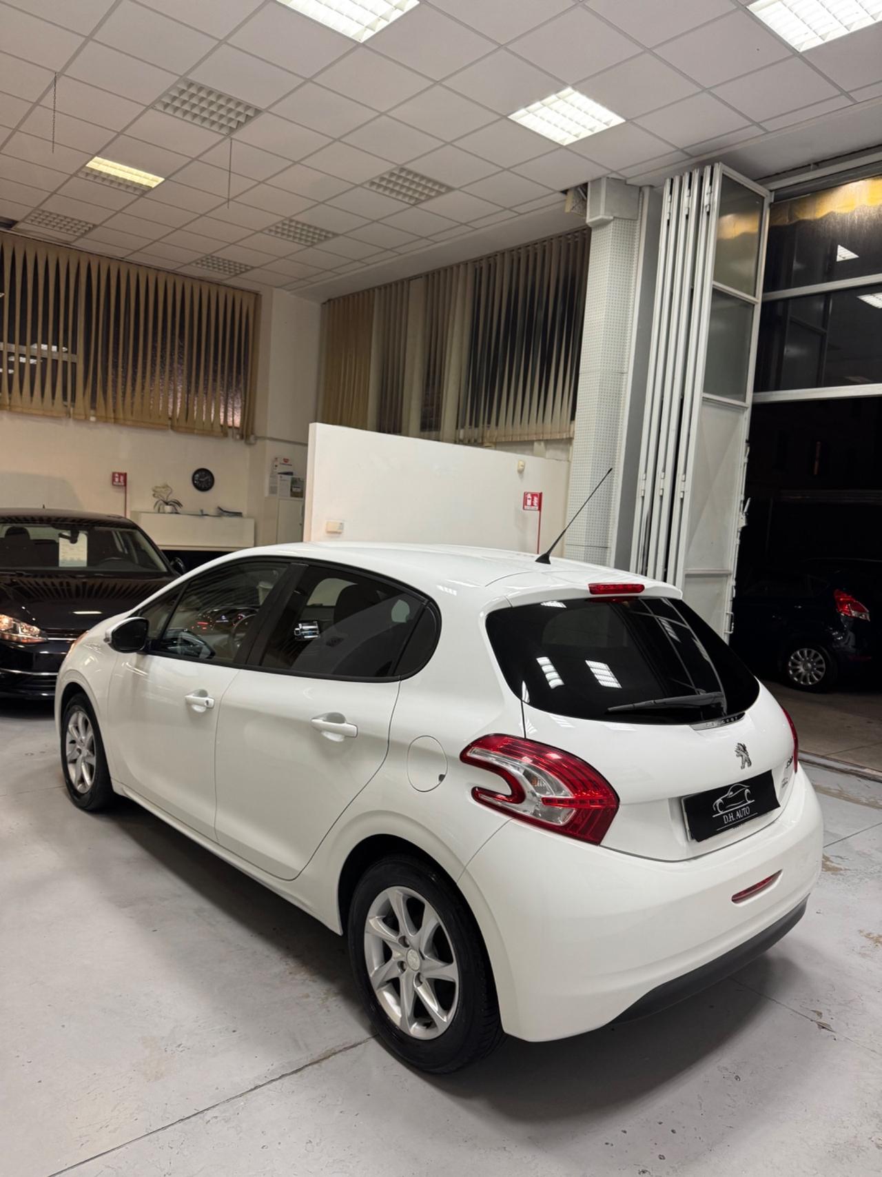 Peugeot 208 1.4 HDi 68 CV 5 porte Allure