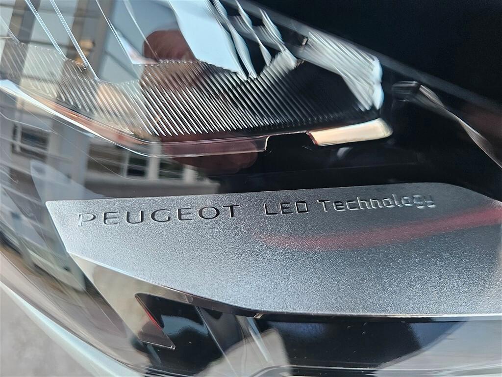 PEUGEOT 3008 BlueHDI 130 EAT8 S&S Allure Pack Aziendale Iva Deducibile