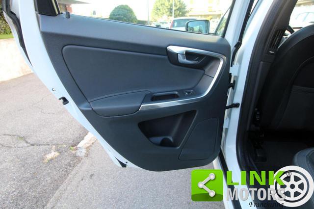 VOLVO XC60 D3 Geartronic R-design Momentum