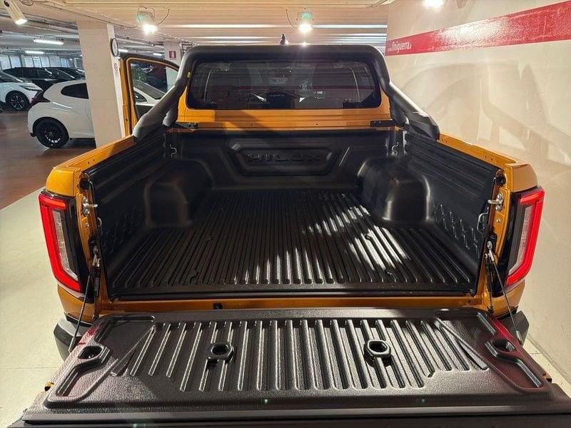 Toyota Hilux 2.8 DIESEL MILD HYBRID 48V 204 CV AUT INVINCIBLE