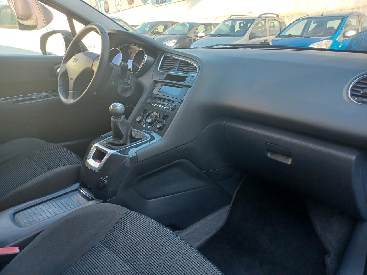 Peugeot 5008 1.6 HDi 115CV Allure 7 POSTI
