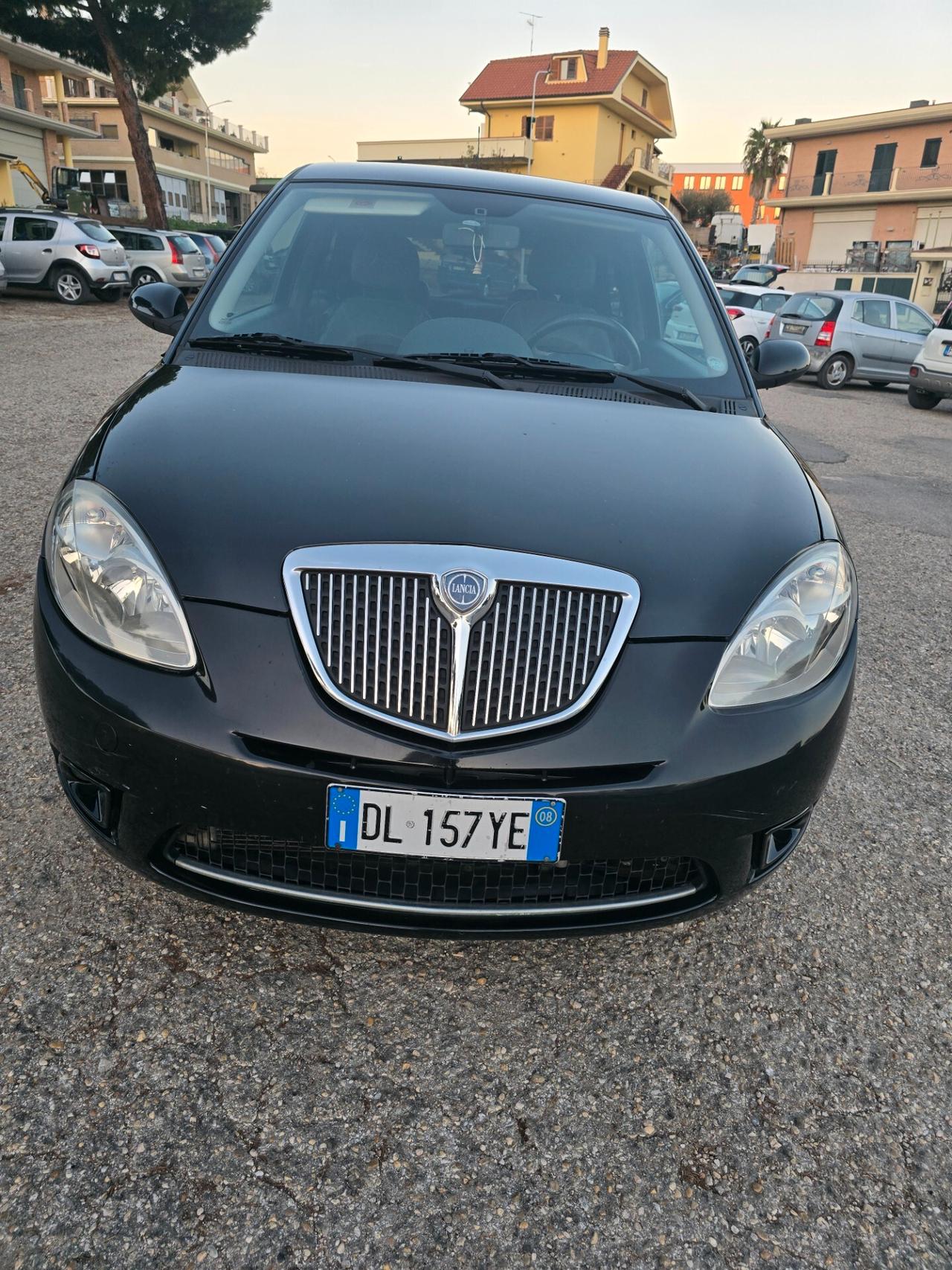 Lancia Ypsilon 1.3 MJT 75 CV Oro