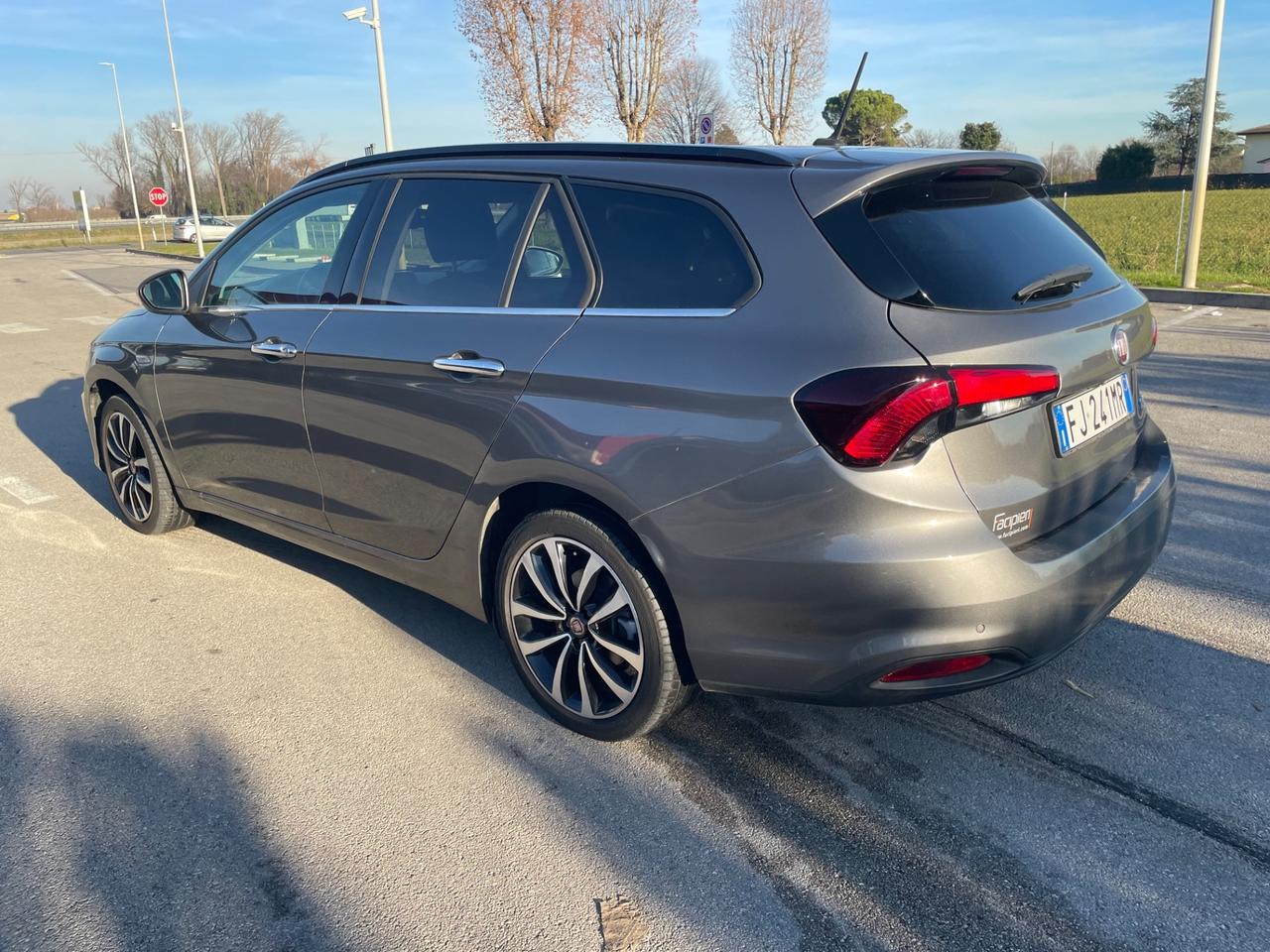 Fiat Tipo 1.6 Mjt anno 2017 navi pronta al uso