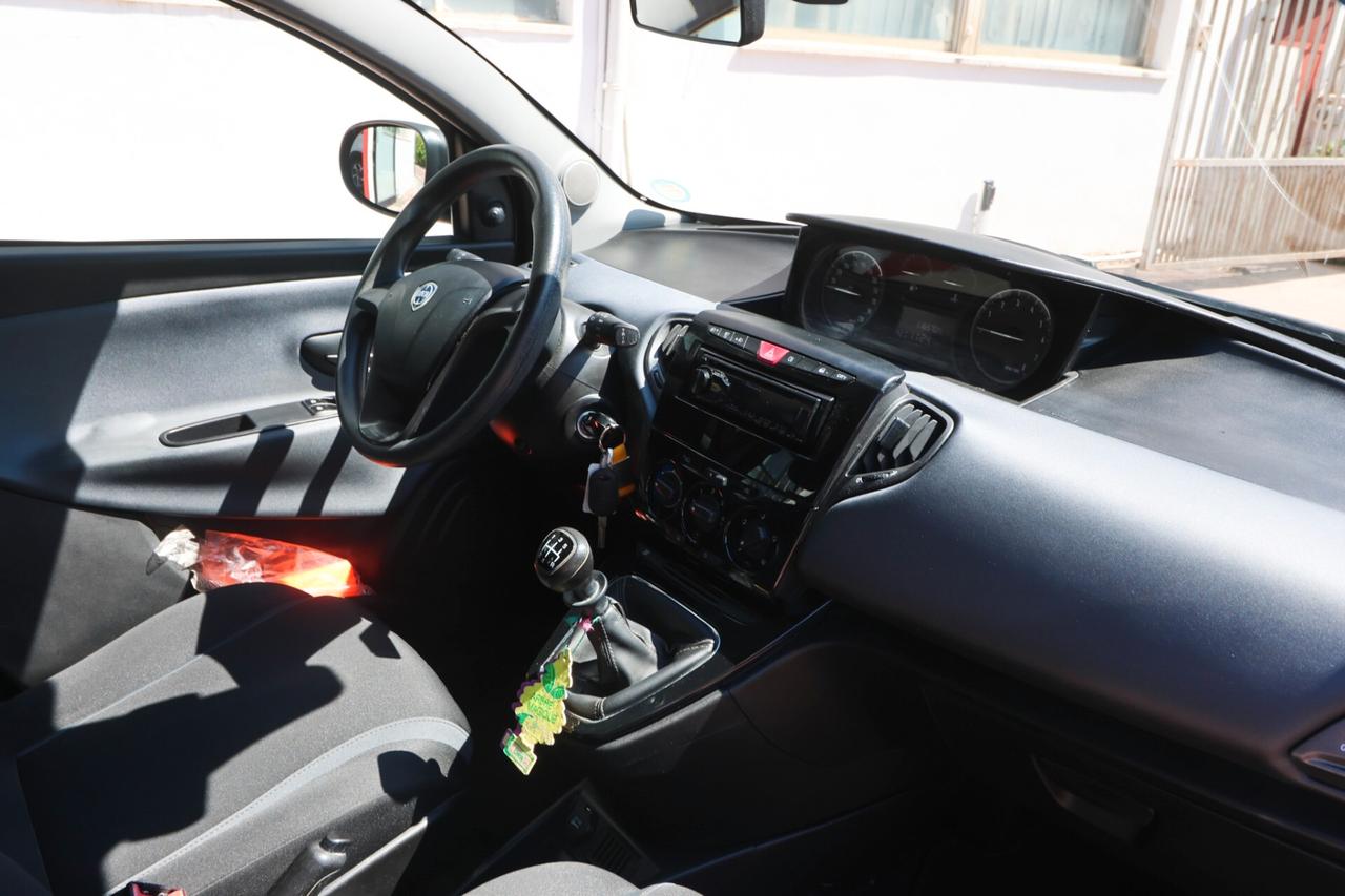 Lancia Ypsilon 1.2 69 CV 5 porte Silver
